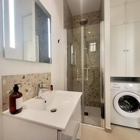L'isnard 2 - T2 Climatise Dans Le Vieil Appartement *